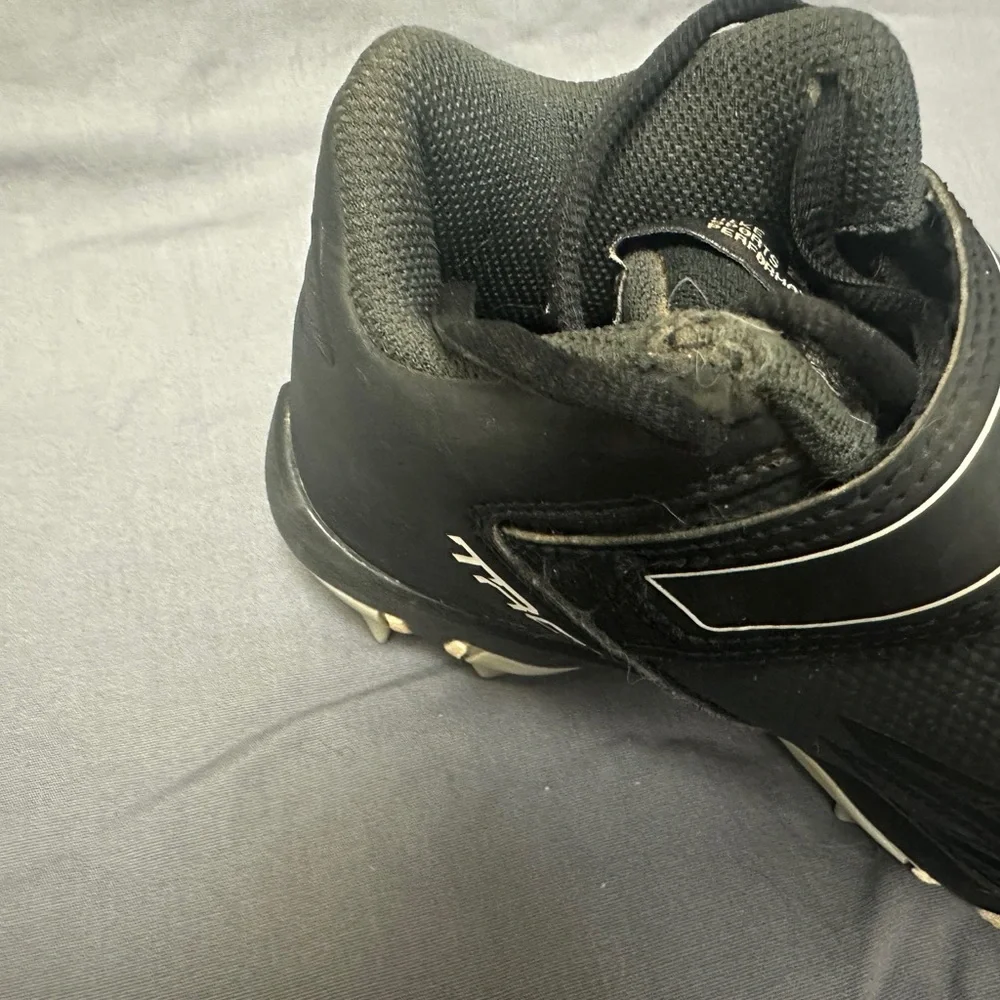 Nike Kids Black and Gray Shoes - Picture 7 of 7